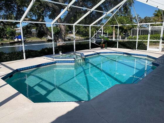 Single Family Home for sale at 5114 Sandy Cove Ave, Sarasota, FL 34242 - MLS Number is T3347212