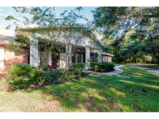 Stately front porch - Single Family Home for sale at 7700 Iguana Dr, Sarasota, FL 34241 - MLS Number is A4512842