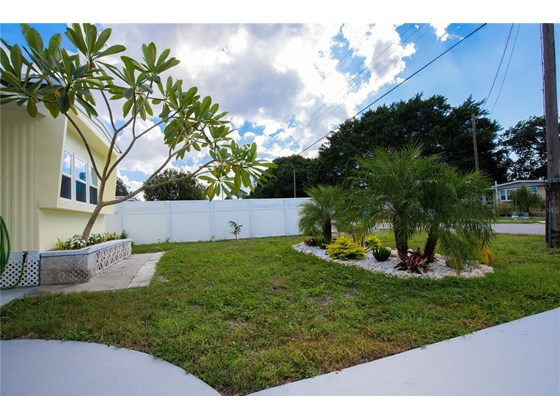 Front yard landscaping - Single Family Home for sale at 104 Portia St N, Nokomis, FL 34275 - MLS Number is A4514916