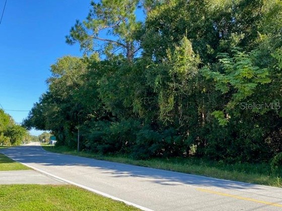 West side of lot on Oxford Street - Vacant Land for sale at 901 Oxford Dr, Englewood, FL 34223 - MLS Number is A4516952