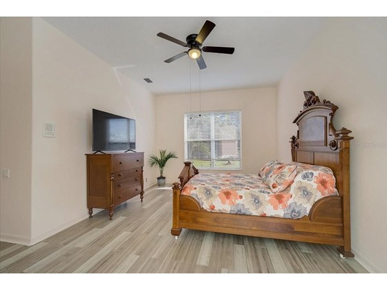 Master bedroom - Single Family Home for sale at 7184 Drewrys Blf, Bradenton, FL 34203 - MLS Number is A4519019