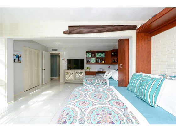 Bedroom 3 - Condo for sale at 450 Gulf Of Mexico Dr #B107, Longboat Key, FL 34228 - MLS Number is A4520786